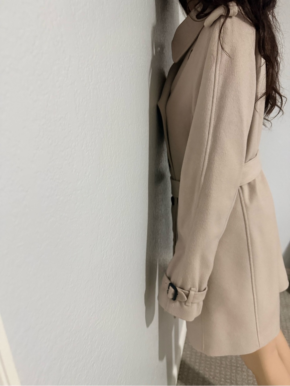 Burberry Beige Short Kensington Double-Breasted Trench Coat - Picture 9 of 13